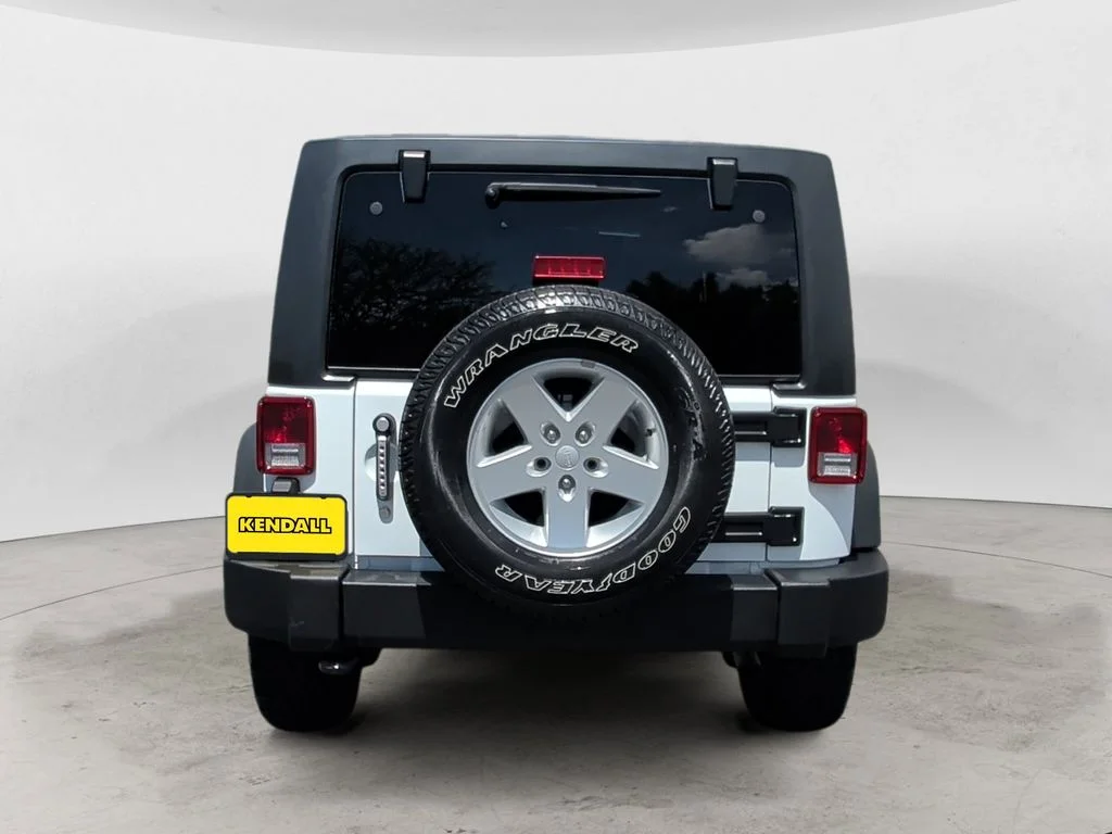 Used 2015 White Jeep Unlimited Sport image 4