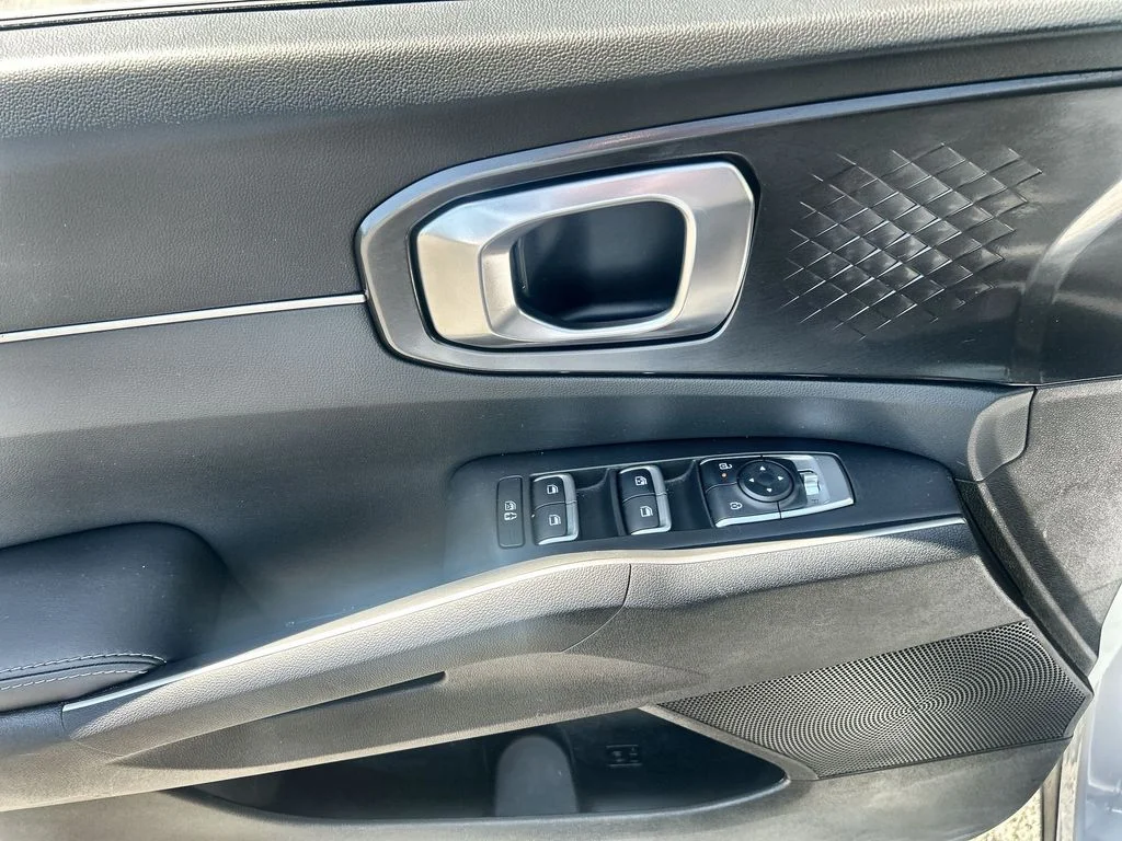 Used 2025 White Kia EX image 19