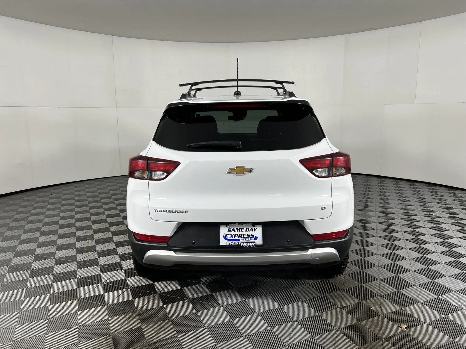 Used 2024 Summit White Chevrolet LT image 22