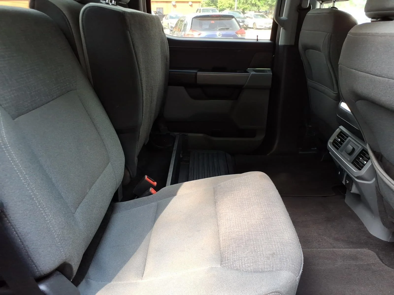 Used 2024 Agate Black Metallic Ford XLT image 26