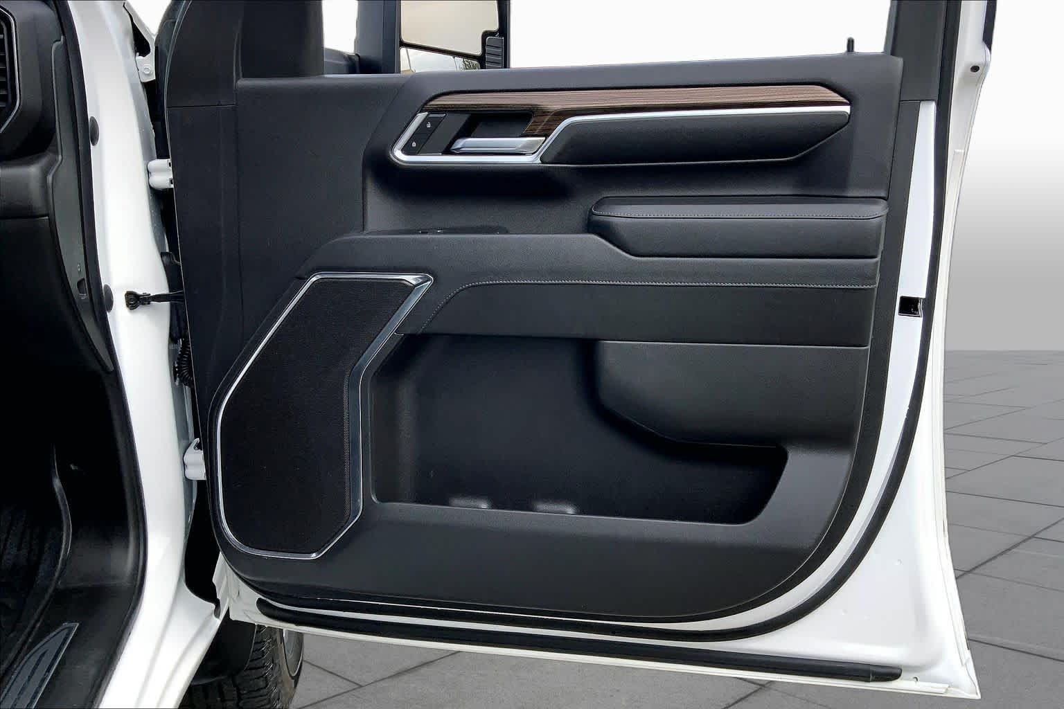 Used 2024 Summit White Chevrolet LT image 22