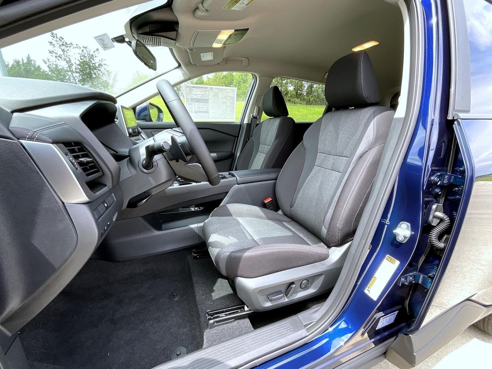 New 2026 Deep Ocean Blue Pearl Nissan SV image 10