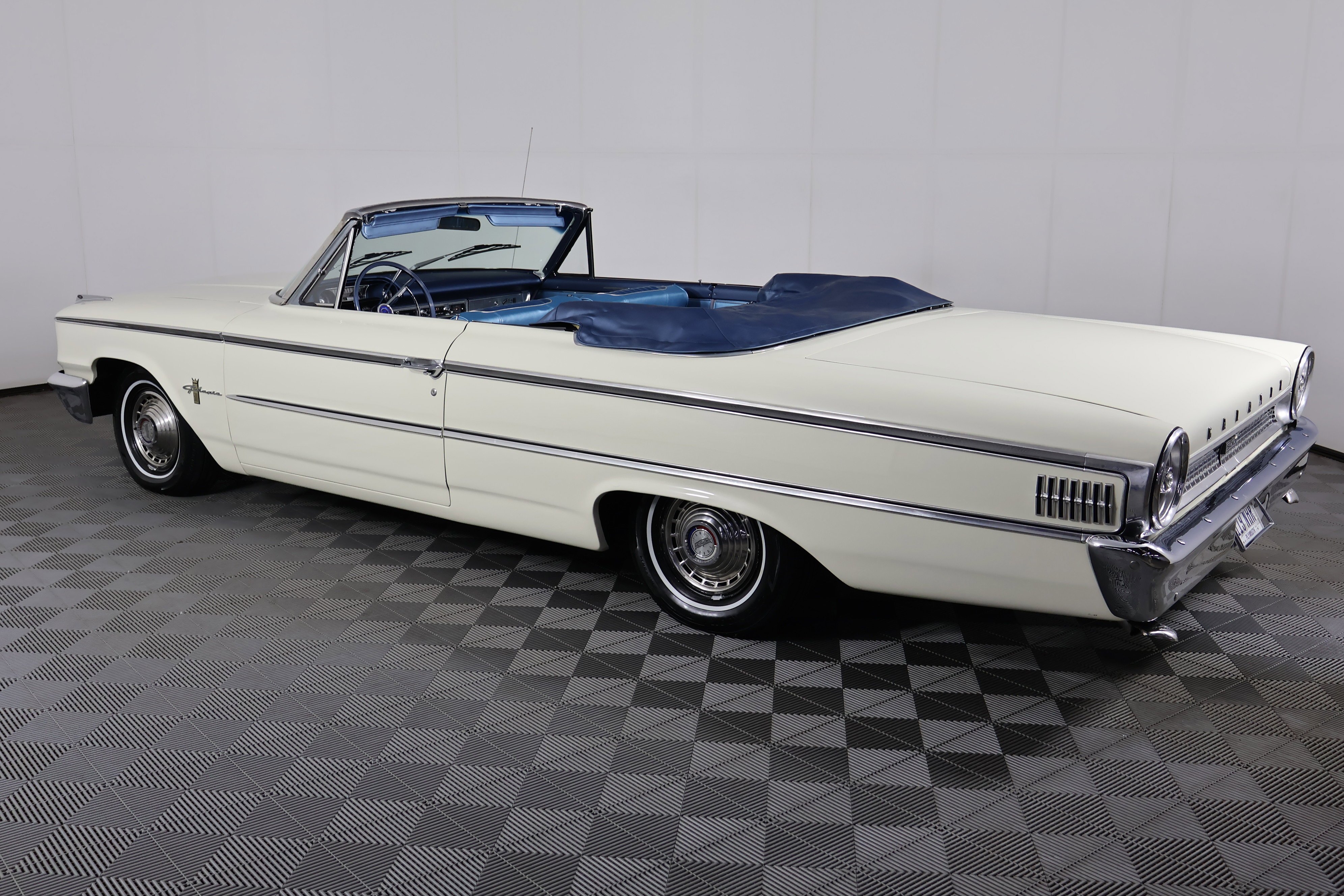 Used 1963 White Ford  image 22
