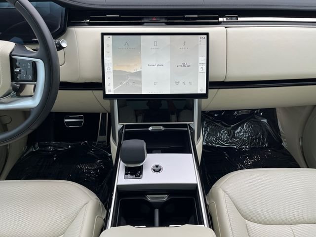 Used 2025 White Land Rover SE image 15