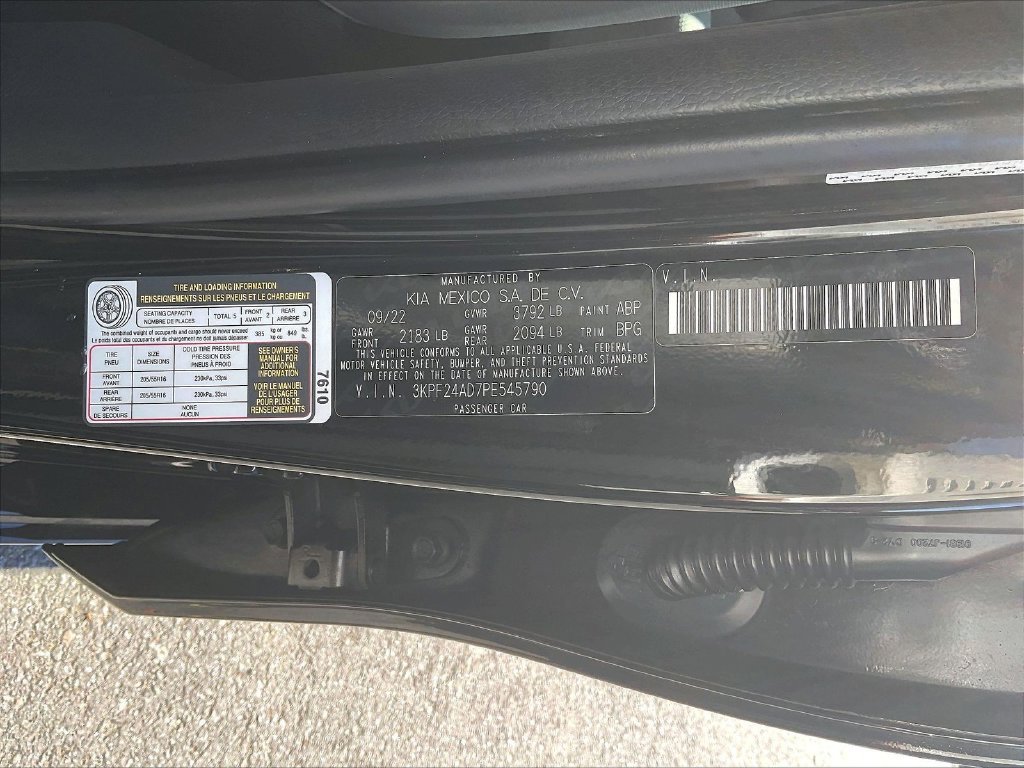 Used 2023 Black Kia LXS image 30