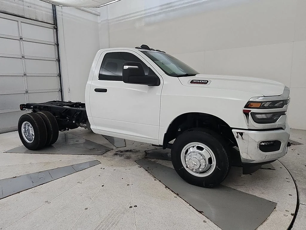 New 2026 Bright White Clearcoat RAM Tradesman image 2