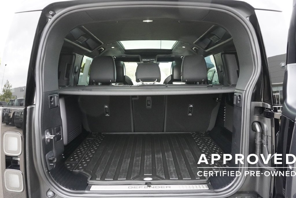 Certified Used 2026 Charente Grey Premium Metallic Land Rover OCTA image 31