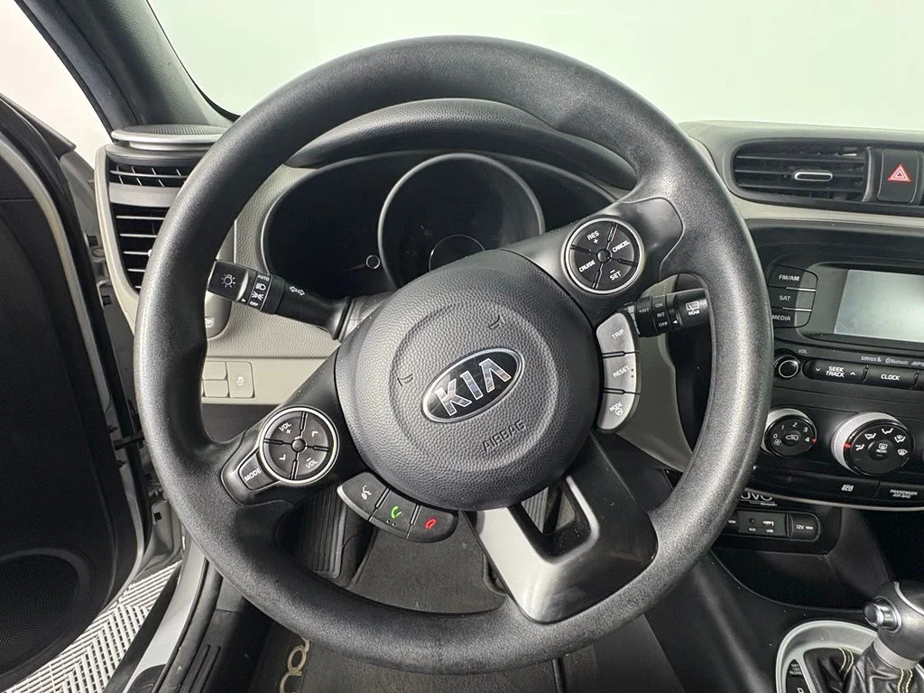 Used 2015 Silver Kia Plus image 2