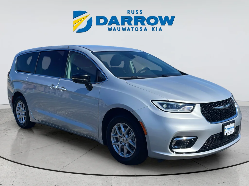Used 2024 Silver Chrysler Touring L image 7