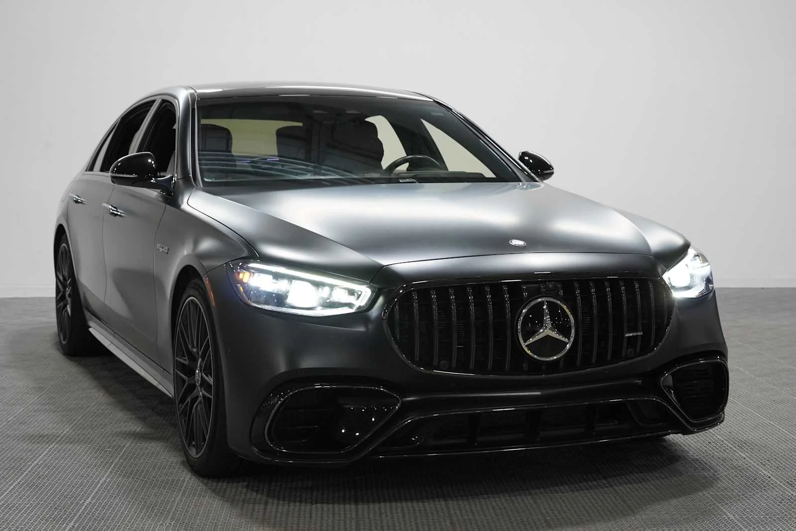Used 2024 MANUFAKTUR Signature Night Black Magno Mercedes-Benz AMG® S 63 E image 3