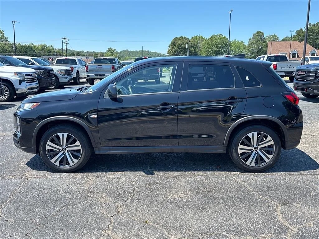 Used 2023 Black Mitsubishi 2.0 ES image 4