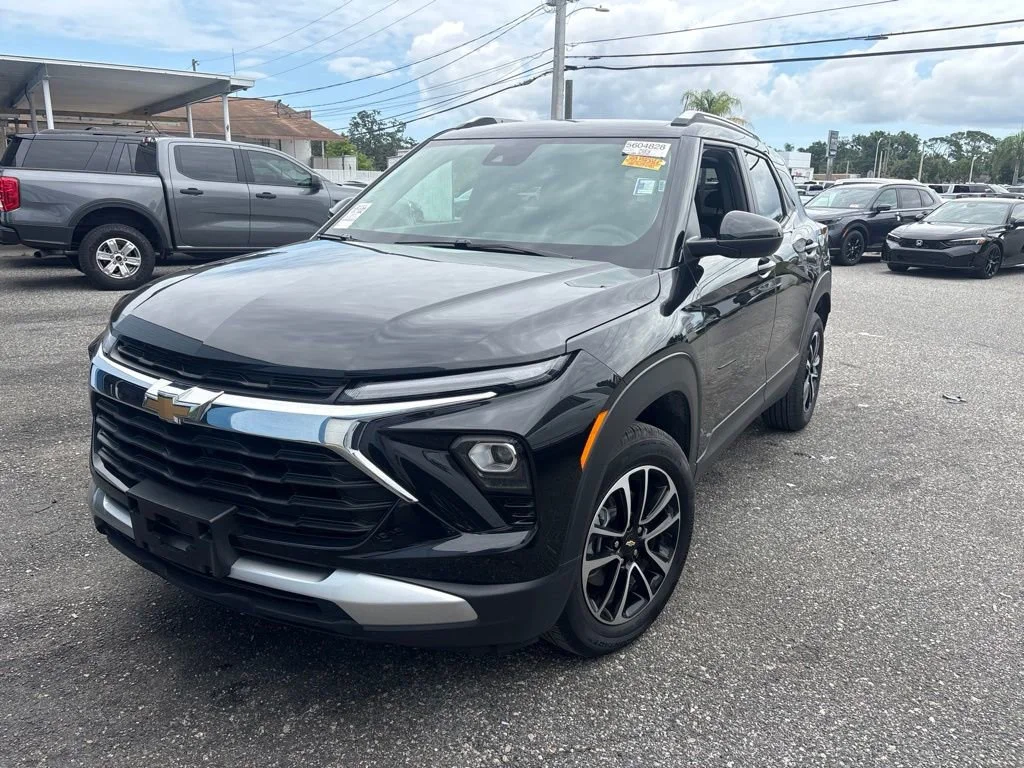 Used 2025 Mosaic Black Metallic Chevrolet LT image 3