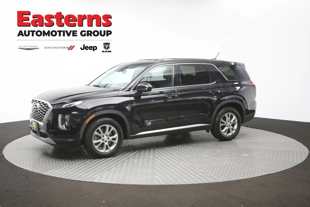 Used 2022 Black Hyundai SE image 59