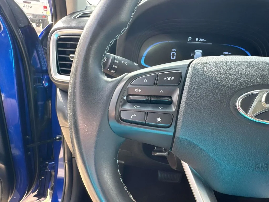 Used 2025 Blue Hyundai SEL image 43