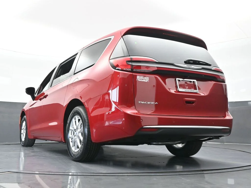 New 2026 Red Hot Pearl-Coat Exterior Paint Chrysler Select image 55