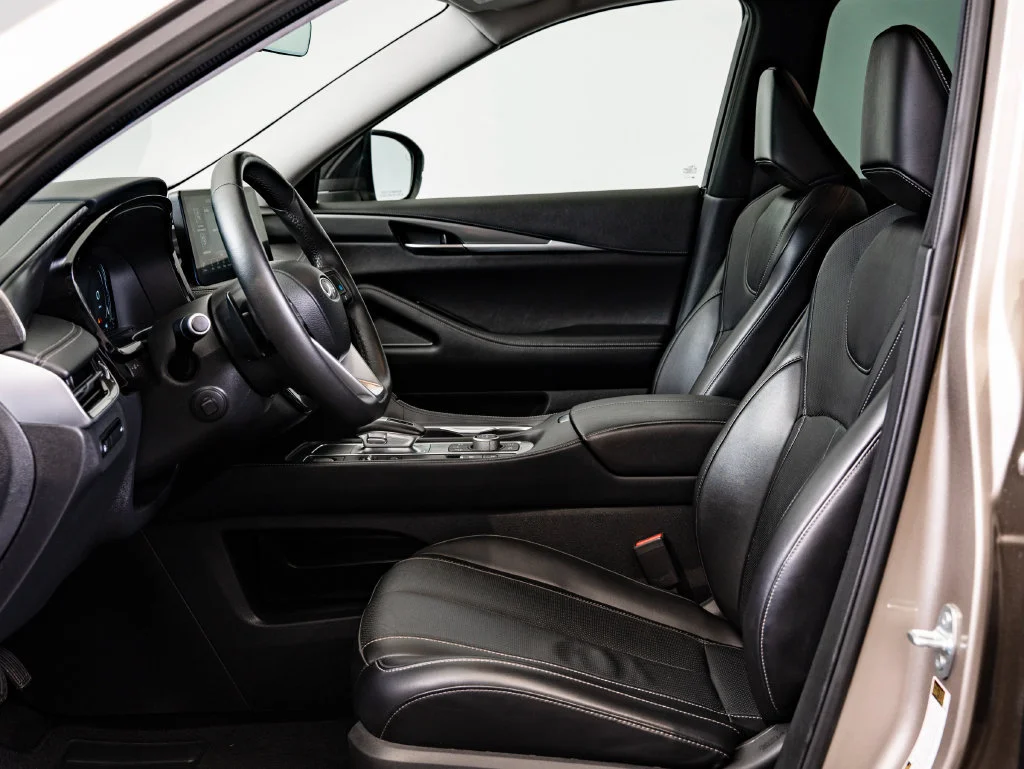 Used 2025 Warm Titanium INFINITI LUXE image 24