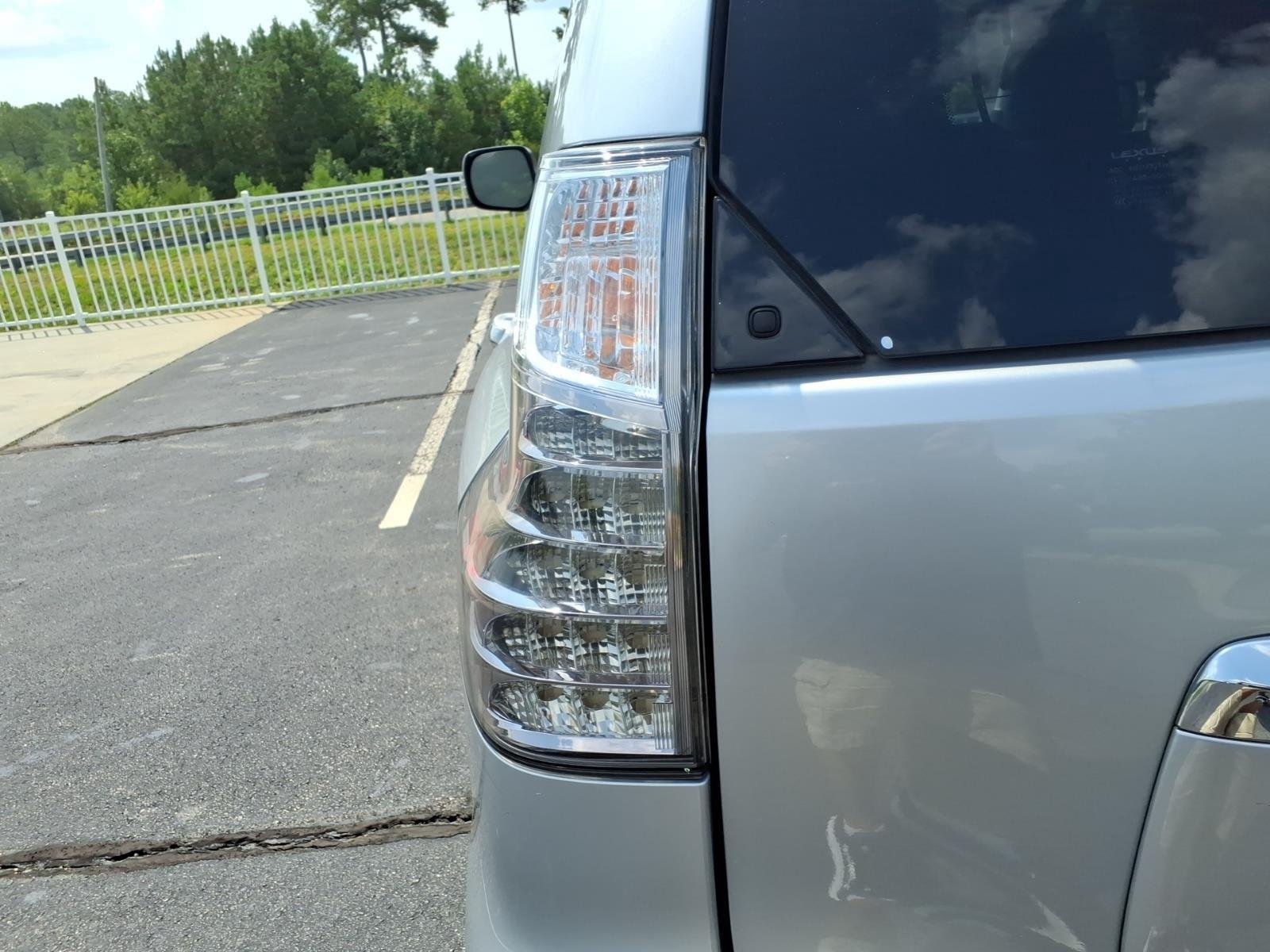 Used 2019 Silver Lining Metallic Lexus GX 460 Premium image 18