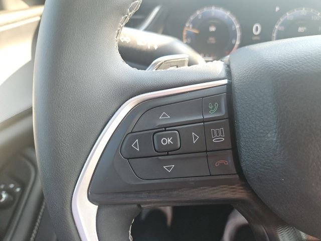 Used 2024 White Jeep Laredo image 23