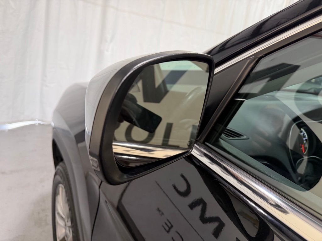 Used 2022 Black Jeep Latitude Lux image 9
