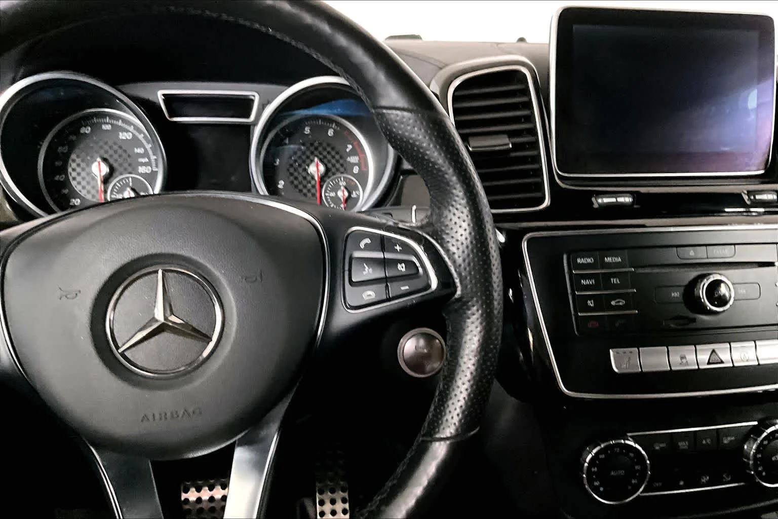 Used 2016 designo Cardinal Red Metallic Mercedes-Benz GLE 450 AMG® image 25