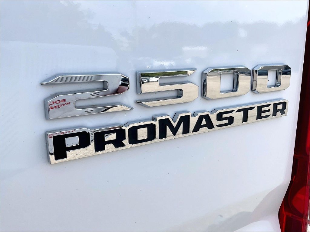Used 2025 White Ram Base image 27