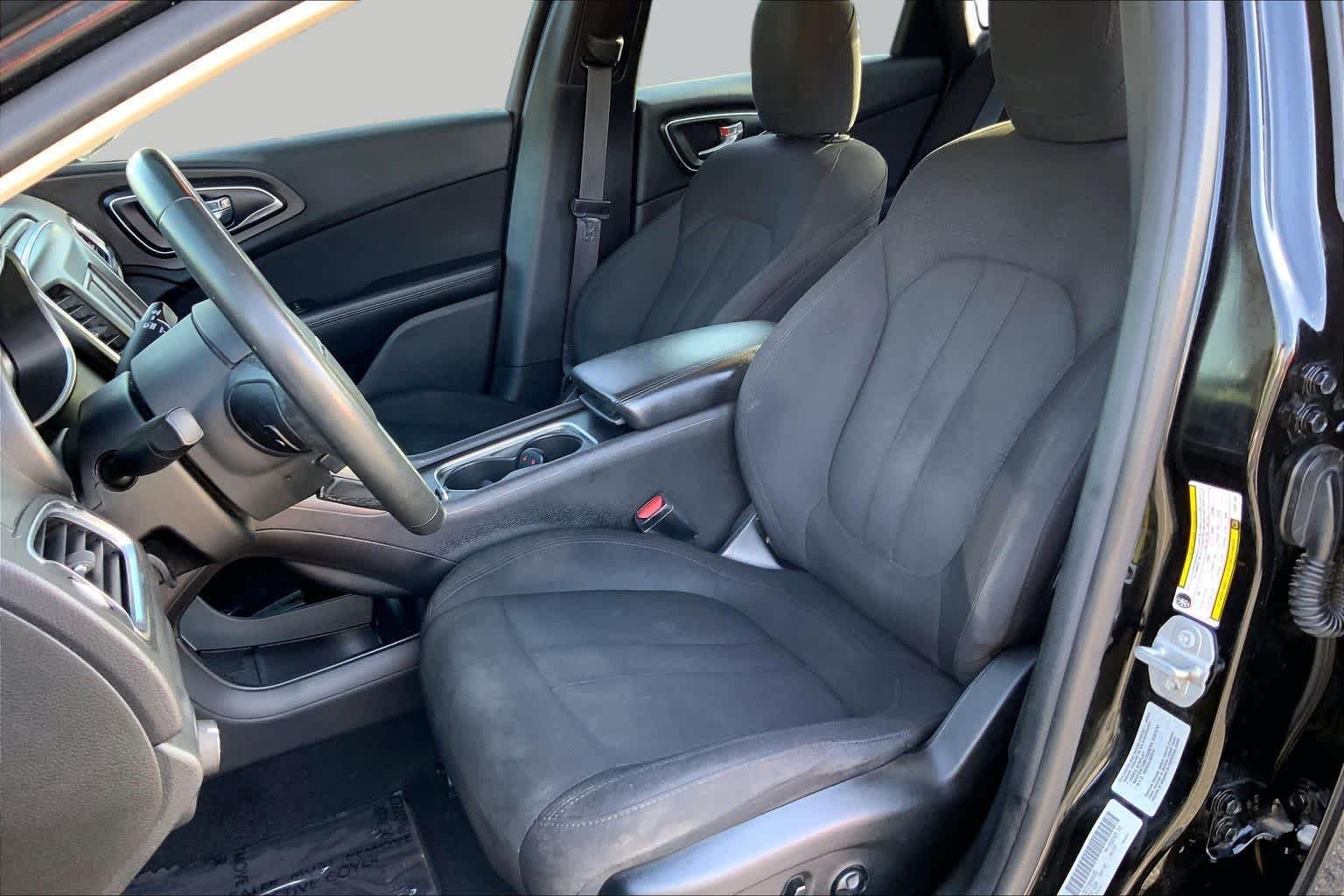 Pre-Owned 2017 Chrysler 200 Touring