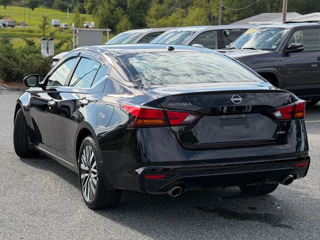 Used 2024 Black Nissan 2.5 SV image 3