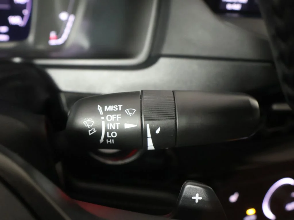 Used 2025 Silver Honda EX-L image 40