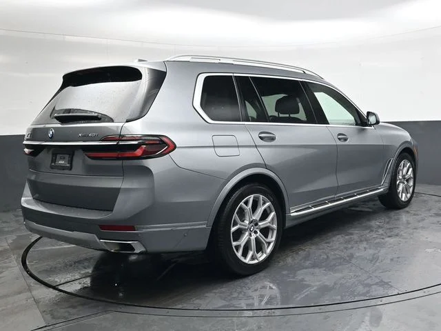 Used 2024 Gray BMW xDrive40i image 4