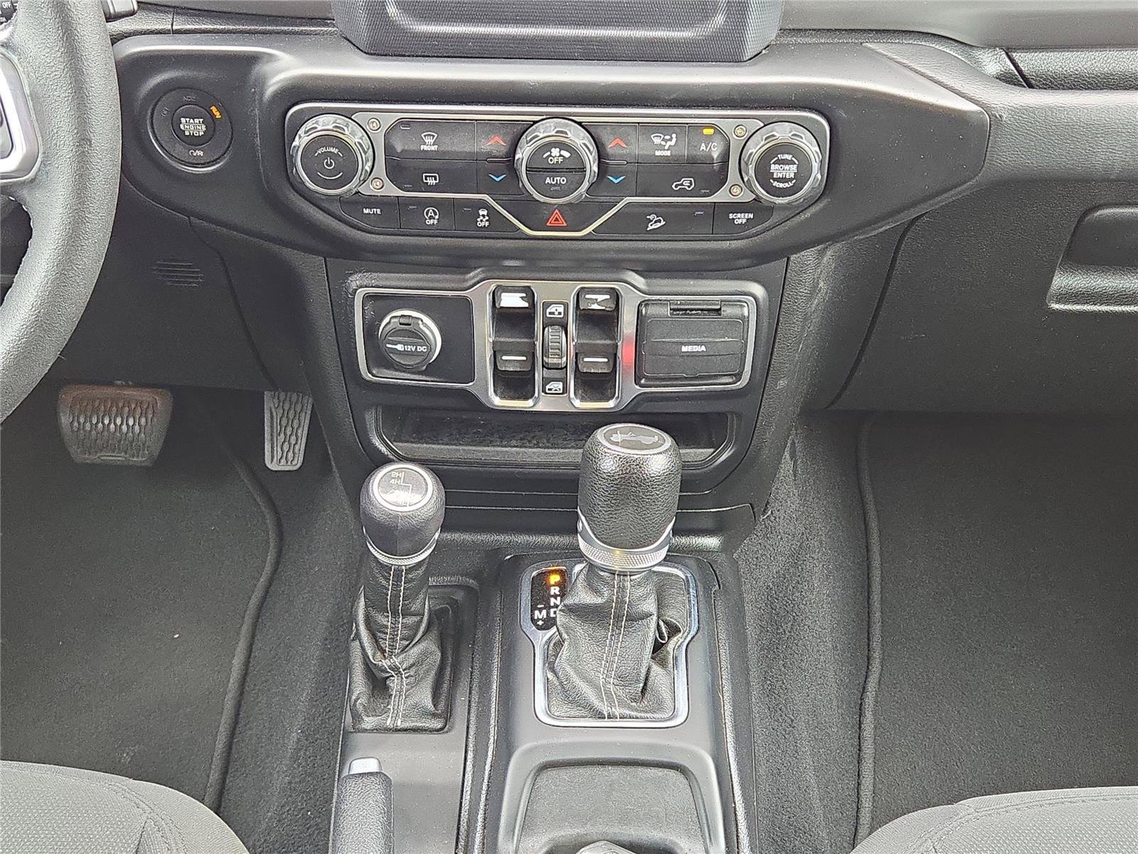 Used 2020 Gray Jeep Sahara image 17