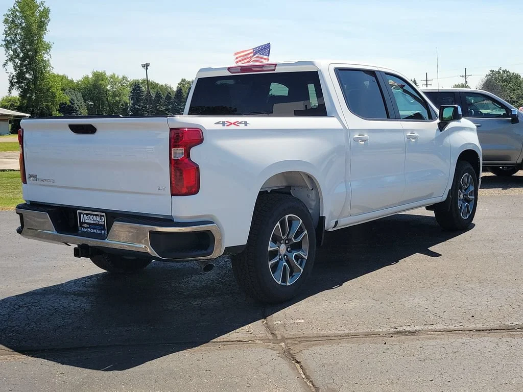 New 2026 Summit White Chevrolet LT (2FL) image 3