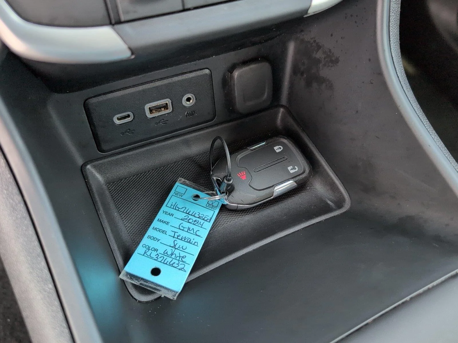 Used 2024 Summit White GMC SLE image 19