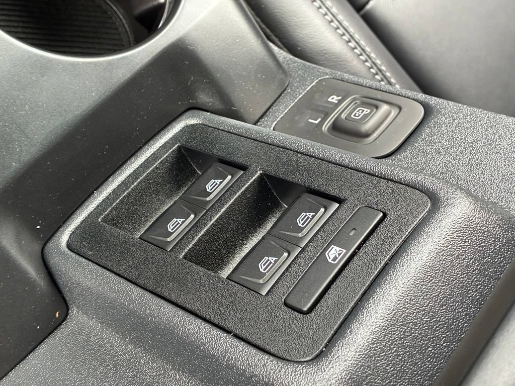 Used 2025 Green Ford Outer Banks image 30