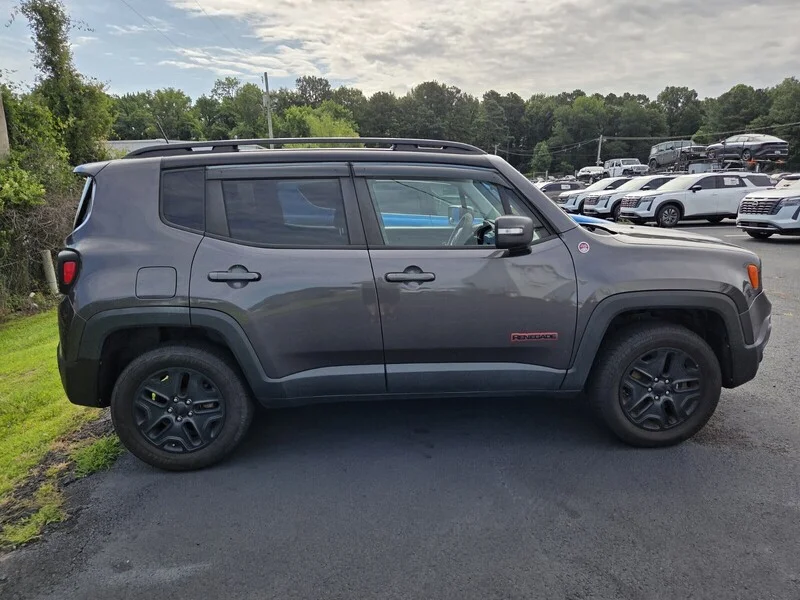 Used 2018 Crystal Metallic JEEP TRAILHAWK image 10