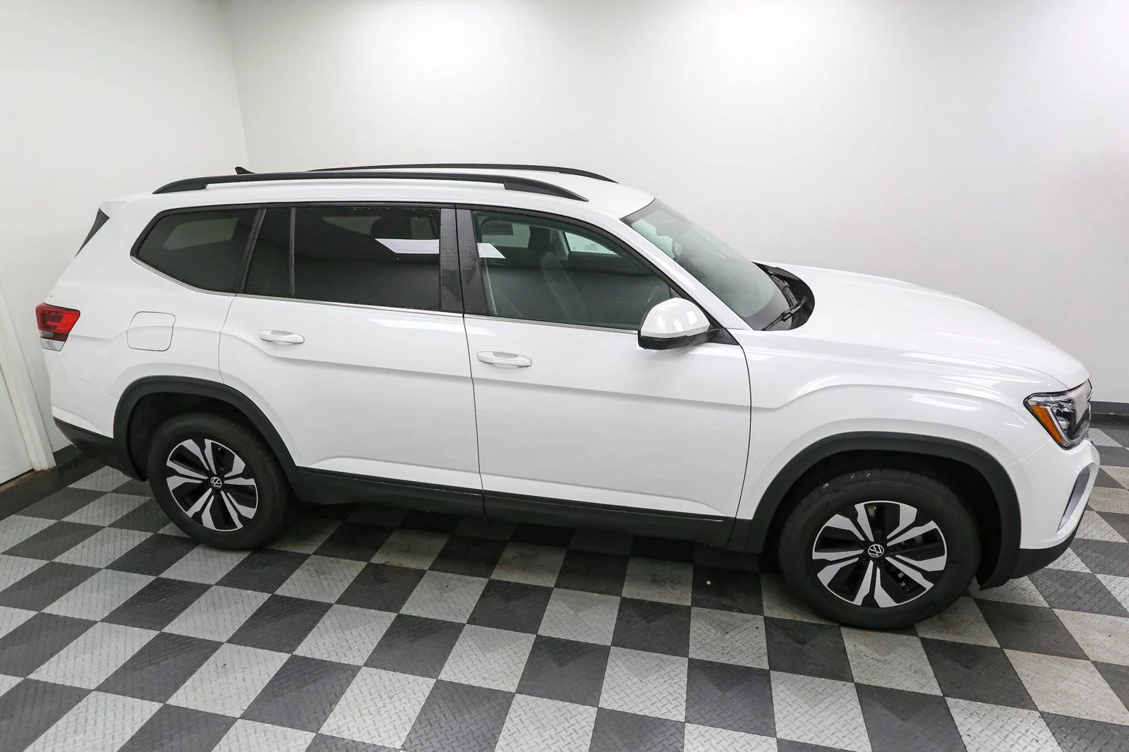 New 2026 Opal White Pearl Volkswagen 2.0T SE image 5
