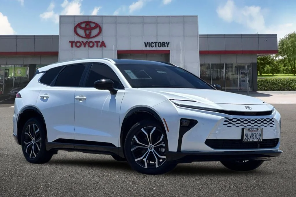Used 2025 White Toyota Limited image 2
