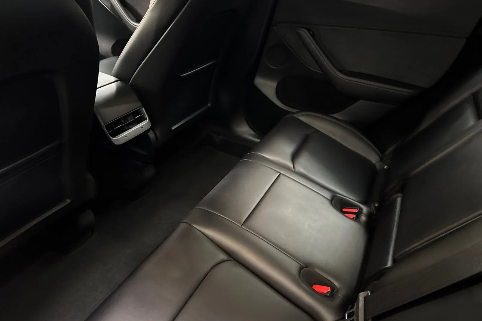 Used 2024 Stealth Gray Tesla Long Range image 15
