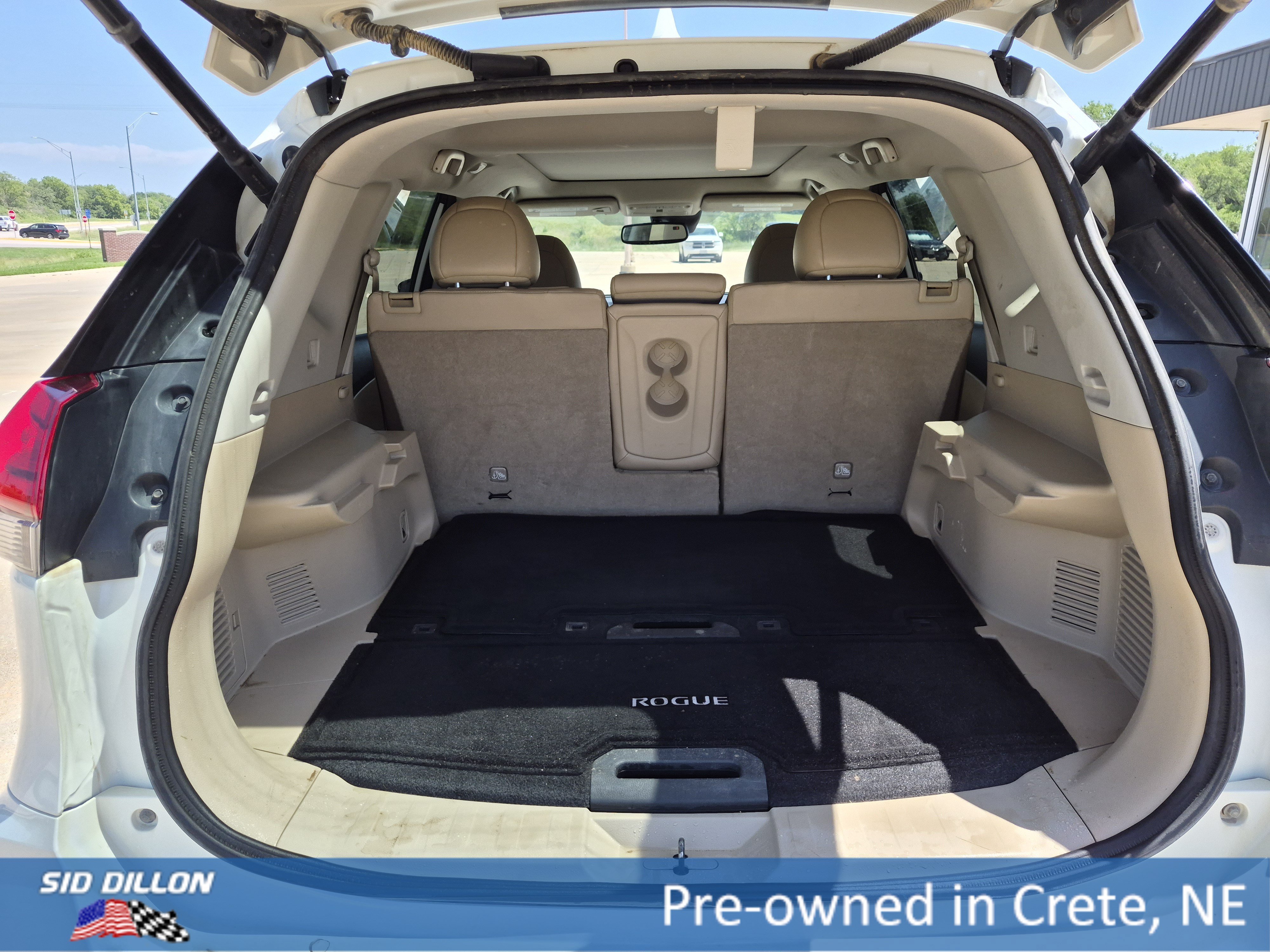 Used 2017 Pearl White Nissan SL image 16
