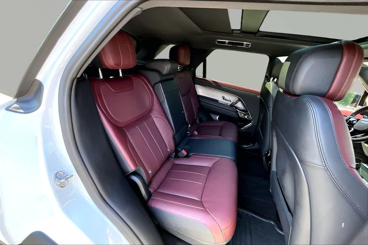 Used 2024 Fuji White Land Rover Dynamic SE image 20