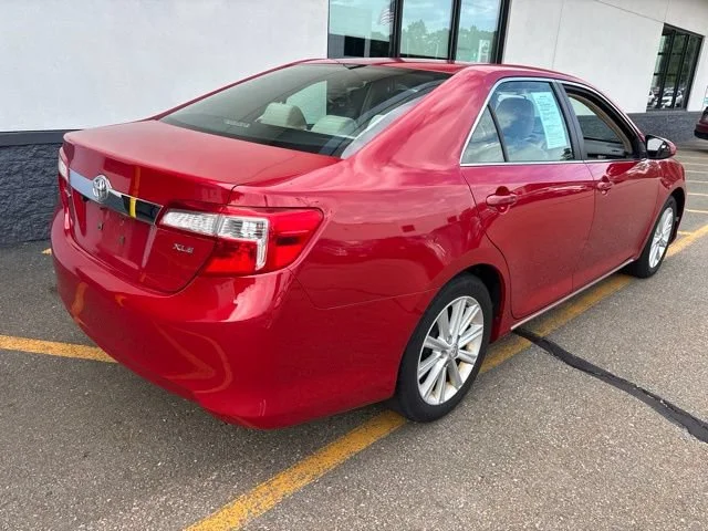 Used 2013 Barcelona Red Metallic Toyota L image 5