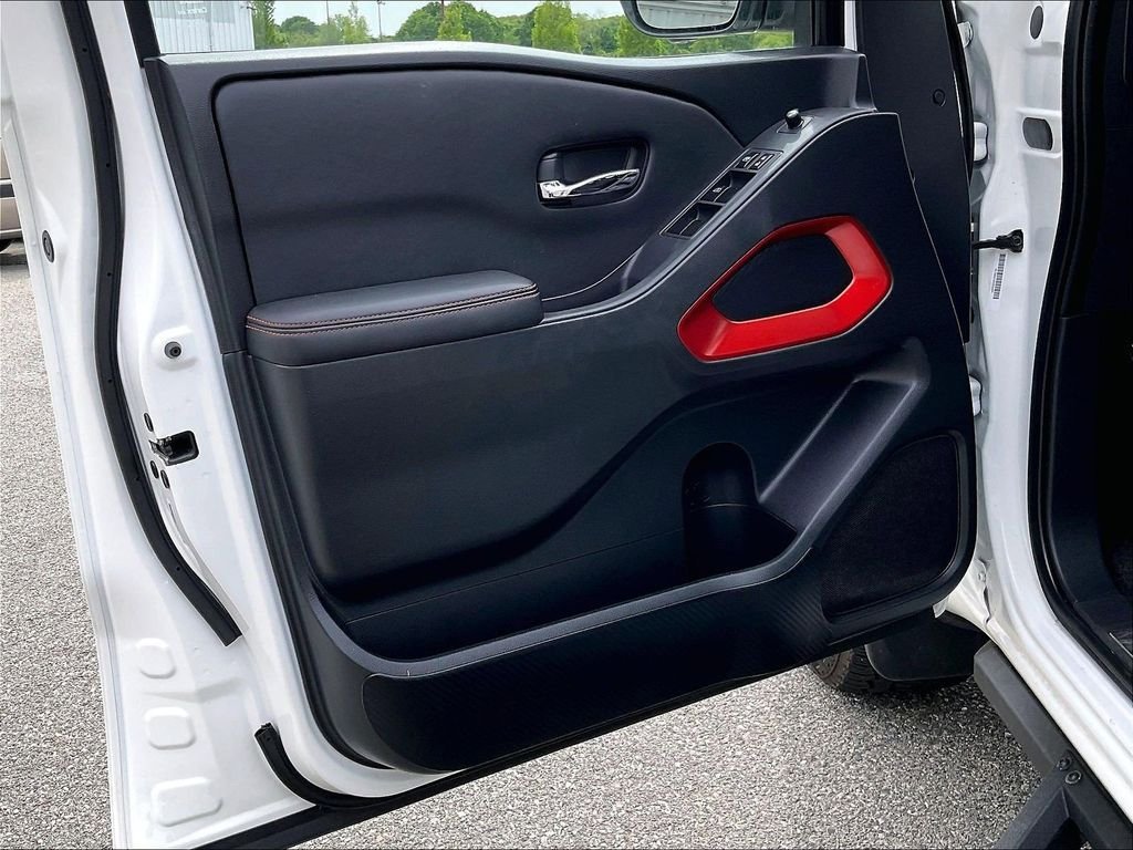 Used 2024 White Nissan PRO-4X image 9