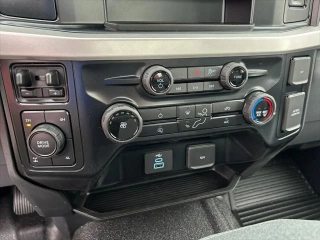 2025 Ford F-350 Super Duty XLT - Photo 18