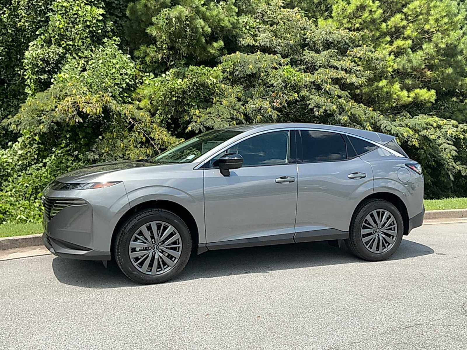 New 2026 Gun Metallic Nissan SL image 4