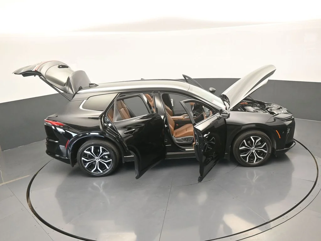 Used 2025 Black Toyota XLE image 76