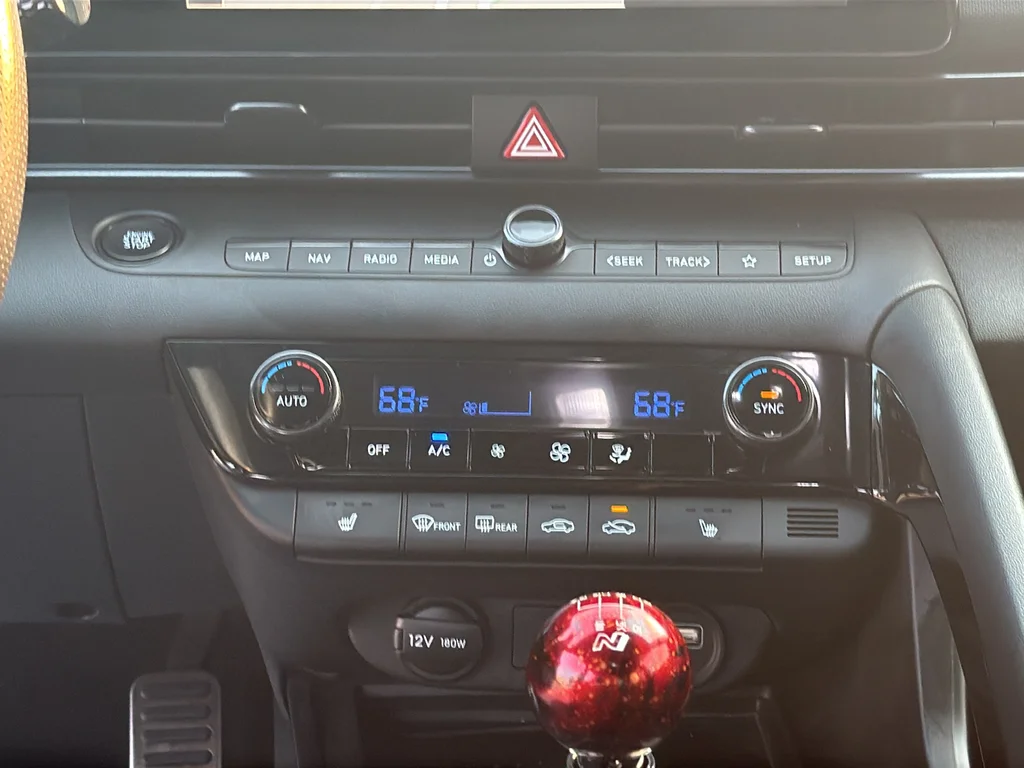 Used 2022 Black Hyundai Base image 20