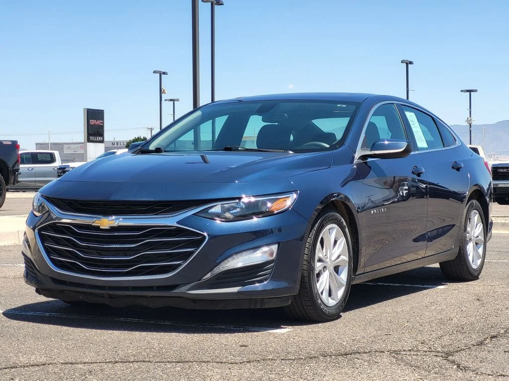 Used 2022 Northsky Blue Metallic Chevrolet LT image 4