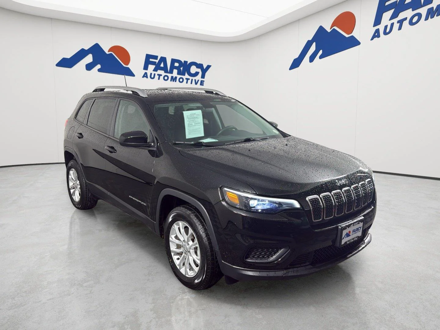 Used 2020 Diamond Black Crystal Pearlcoat Jeep Latitude image 18