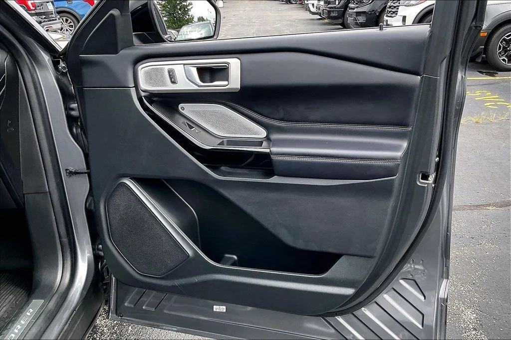 Used 2022 Gray Ford Platinum image 23