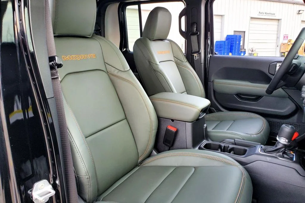 New 2025 Black Jeep Mojave image 14
