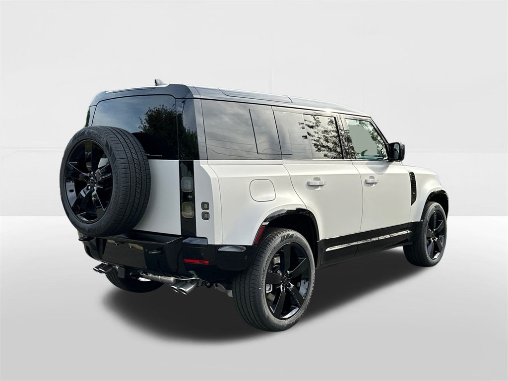 2026 Land Rover Defender 110 X-Dynamic SE photo 4